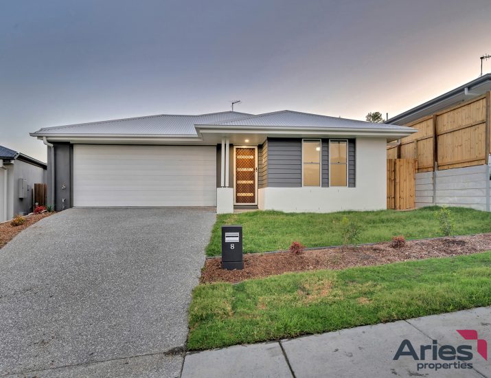 8 Centurion Circuit, Holmview QLD 4207